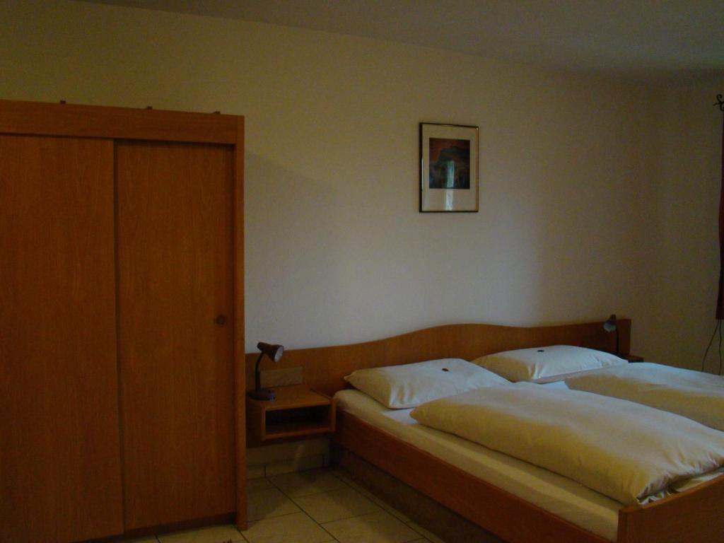 Burg Katzenstein Hotel Katzenstein  Szoba fotó